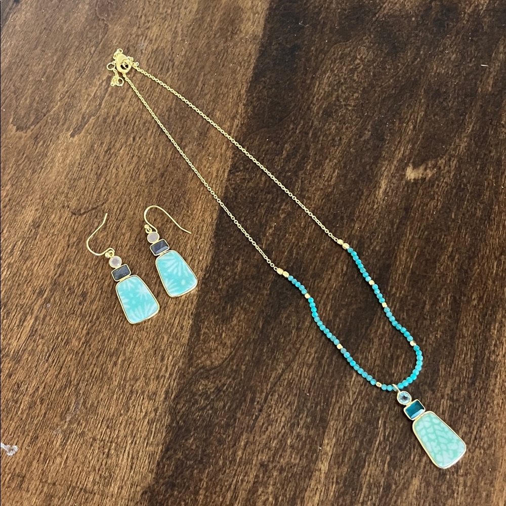 NEW Turquoise and Gold Pendant Necklace and Matching Earrings